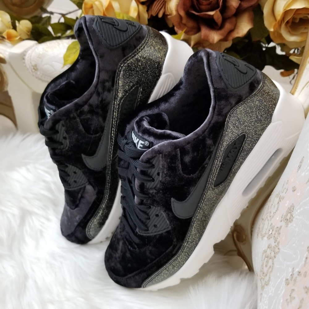 Nike Air Max 90 Pinnacle Velvet Shoes - Picture 6 of 8